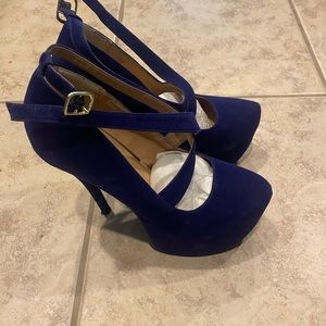 Beautiful purple/blue stiletto. These are hot for a night out